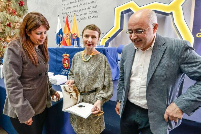 Helena Rohner, en el centro, junto a la consejera Minerva Alonso y al presidente Antonio Morales (Foto TA)