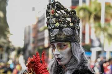 Telde se deja ver en el coso carnavalero de la capital, que reúne a miles de mascaritas en sus calles (Foto Francisco Socorro-C7 y Lpcarnaval)