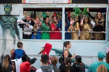 Telde se deja ver en el coso carnavalero de la capital, que reúne a miles de mascaritas en sus calles (Foto Francisco Socorro-C7 y Lpcarnaval)