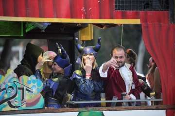 Telde se deja ver en el coso carnavalero de la capital, que reúne a miles de mascaritas en sus calles (Foto Francisco Socorro-C7 y Lpcarnaval)