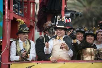 Telde se deja ver en el coso carnavalero de la capital, que reúne a miles de mascaritas en sus calles (Foto Francisco Socorro-C7 y Lpcarnaval)