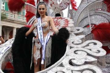 Telde se deja ver en el coso carnavalero de la capital, que reúne a miles de mascaritas en sus calles (Foto Francisco Socorro-C7 y Lpcarnaval)