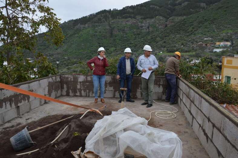 El alcalde y la concejala de Turismo visitaron días atrás las obras en construcción en Era de Mota (Foto TA)