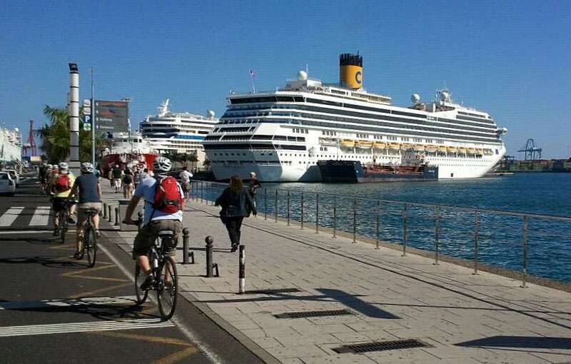 Imagen de archivo de cruceros atracados en el puerto de la capital (Foto TA)