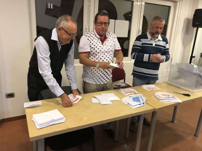 La votación tuvo lugar anoche en la sede de la agrupación socialista de la capital (Foto TA)