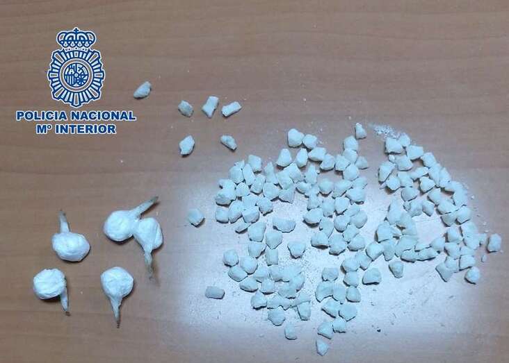 Droga requisado al detenido, un joven de 45 años (Foto TA)