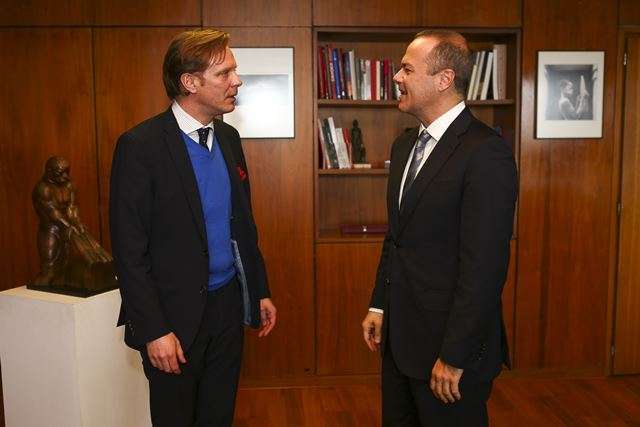 Tilman Kuttenkeuler (i), junto al alcalde Augusto Hidalgo en una imagen de archivo (Foto TA)