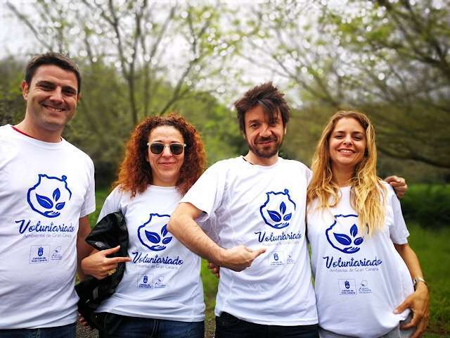 Oriol Paulo, segundo por la derecha, junto al resto de miembros del equipo que acudieron a Osorio (Foto TA)