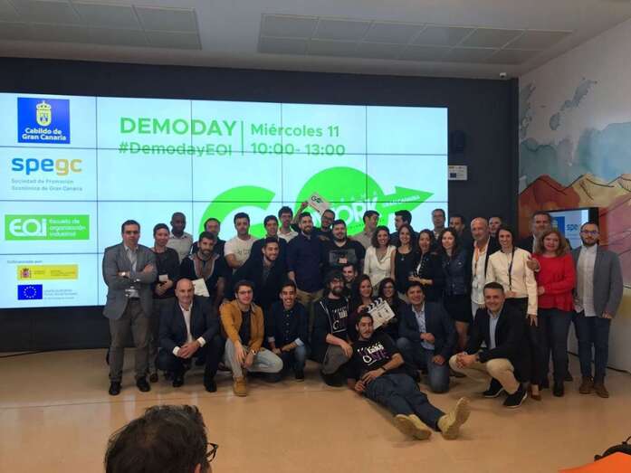 Foto de grupo de los participantes en el programa (Foto TA)