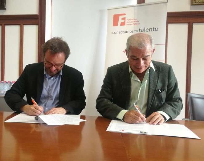 Imagen de la firma del convenio (Foto TA)