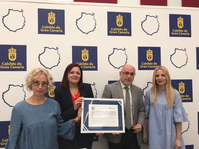 Ángeles Carmona, junto al presidente Antonio Morales y a las consejeras María Isabel Santana y María Nebot (Foto TA)