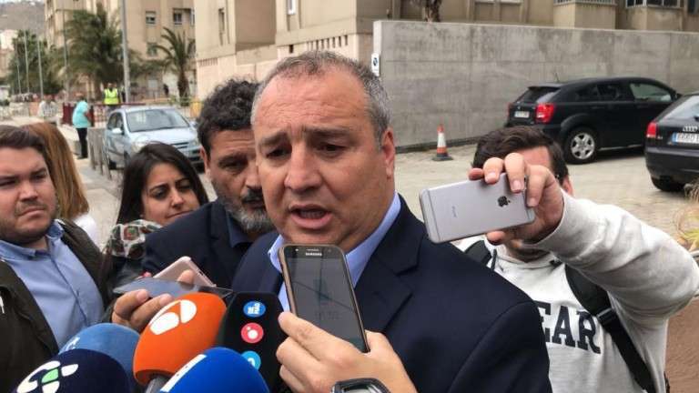 Miguel Ángel Ramírez, momentos después de ser puesto en libertad tras ser detenido al aterrizar en el Aeropuerto de Gran Canaria (Foto Canarias7)