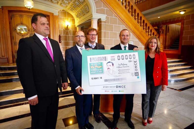 Imagen de la presentación del cupón conmemorativo del nacimiento de Galdós (Foto TA)