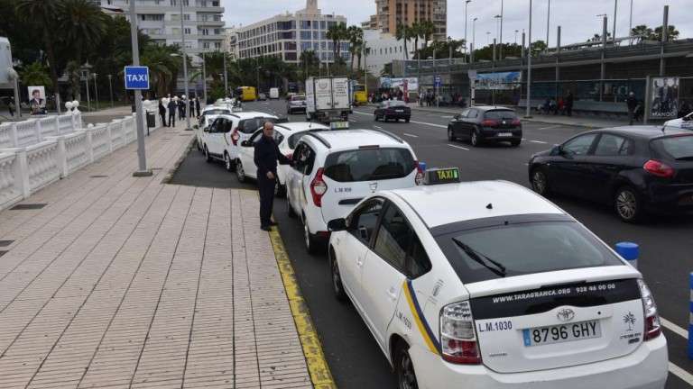 Imagen de archivo de la parada de taxis de San Telmo (Foto Canarias7 / Arcadio Suárez)