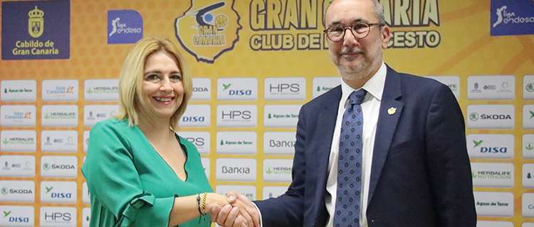 La presidenta de la Asociación UP2U, Reyes Martel, y el presidelnte del CB Gran Canaria, Enrique Moreno (Foto TA)