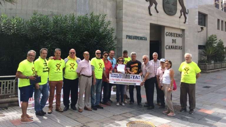 Imagen de archivo de una protesta del Foro Roque Aldeano frente al Gobierno de Canarias (Foto Canarias7)