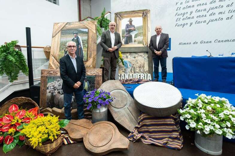 El presidente Antonio Morales, junto a los consejeros Miguel Hidalgo (i) y Francisco Trujillo (d) (Foto TA)