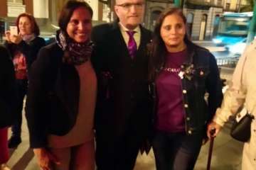  El Cabildo tiñe su fachada de morado en apoyo a las personas con Enfermedad Inflamatoria Intestinal (Foto TA)