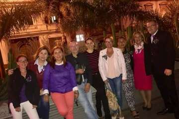  El Cabildo tiñe su fachada de morado en apoyo a las personas con Enfermedad Inflamatoria Intestinal (Foto TA)