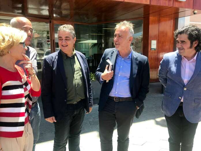 El consejero Ángel Víctor Torres visitó el municipio de Ingenio (Foto TA)