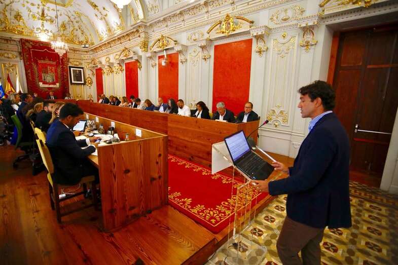 El Ayuntamiento capitalino celebró un pleno extraordinario este martes para, entre otros asuntos, dar cuenta de la liquidación de 2017 (Foto TA)