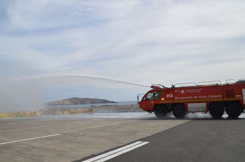 Bomberos del Aeropuerto en una demostración (Foto TA)