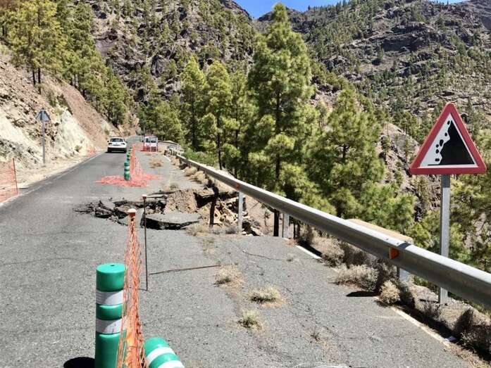 Estado en el que quedó la carretera tras el derrumbe (Foto TA)