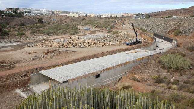 Oras de canalización en el barranco de El Veril para la construcción del Siam Park (Foto Alejandro Ramos/CA)