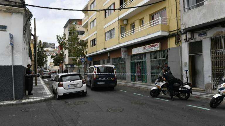 La Policía Nacional detuvo al presunto autor de la agresión con un palo de madera afilado a un joven (Foto Canarias7)