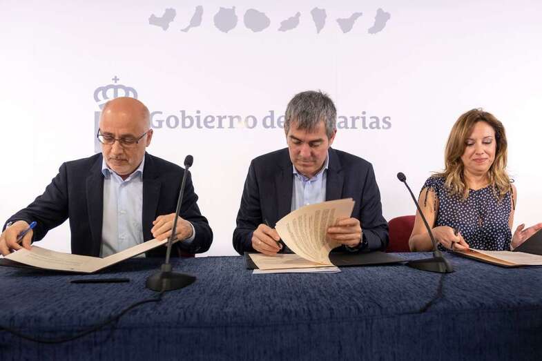 Morales, Clavijo y Dávila, este lunes en la firma del acuerdo (Foto TA).