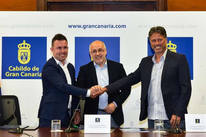 Imagen de la firma del acuerdo (Foto TA).