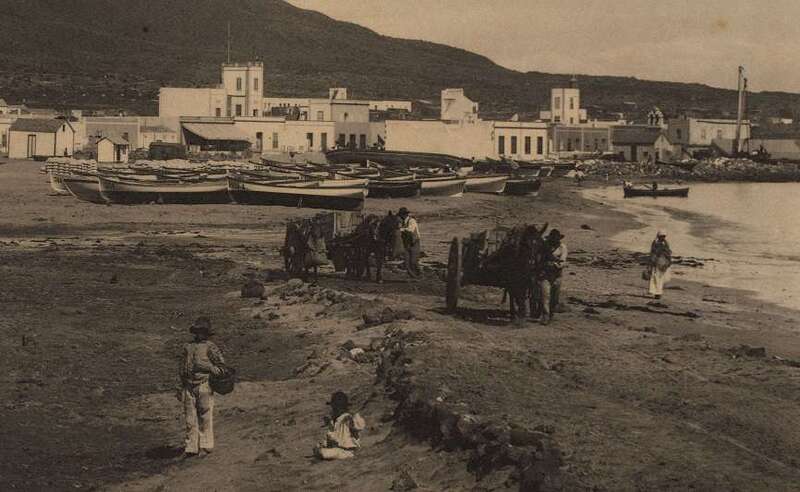 Imagen histórica de la playa de Las Canteras (Foto TA).