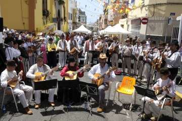 El Gobierno canario rinde pleitesía a la Virgen del Carmen de La Isleta (Foto TA y Acfi Press)