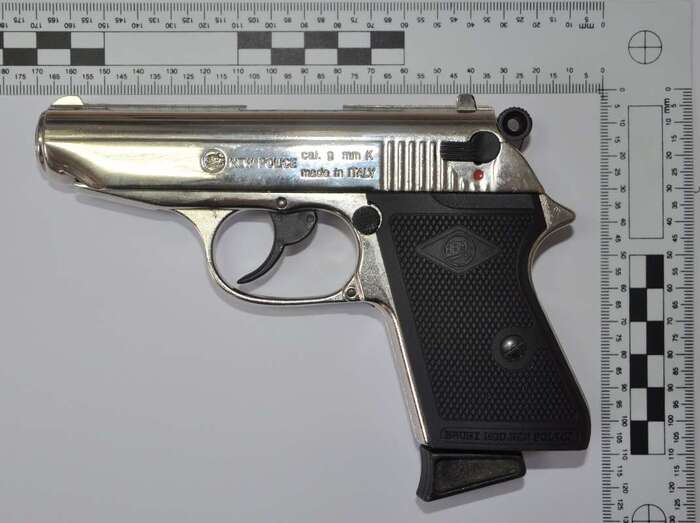 Pistola detonadora incautada al detenido (Foto TA)