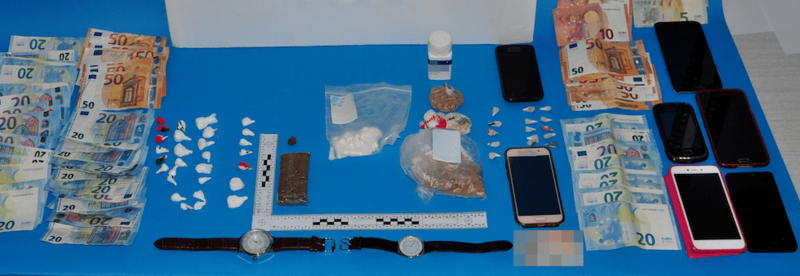 Drogas y dinero incautado a los detenidos (Foto TA)