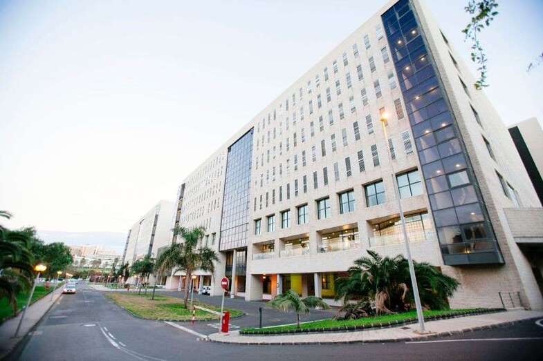 Exterior del Hospital Dr. Negrín (Foto TA)