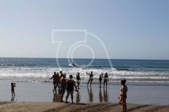 Dos tiburones se acercan a la orilla y desatan la alarma en la playa de Las Burras (Foto TA)
