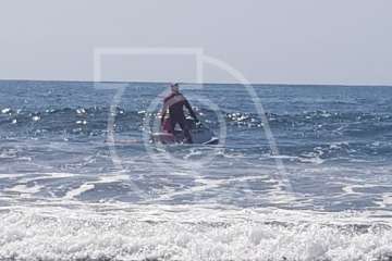 Dos tiburones se acercan a la orilla y desatan la alarma en la playa de Las Burras (Foto TA)