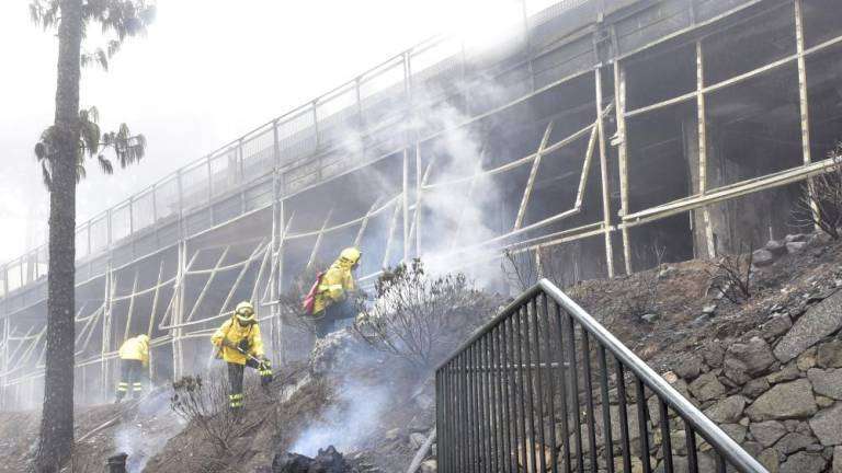 Imagen de los trabajos de extinción (Foto TA)
