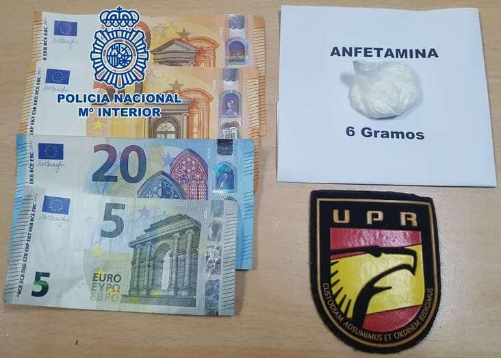Dinero y droga encontrado al arrestado (Foto TA)