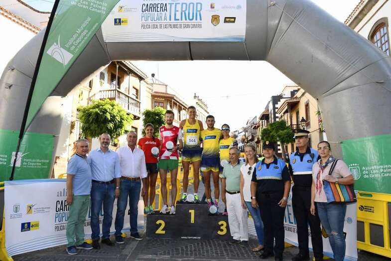 Podio de ganadores de la prueba solidaria (Foto TA)