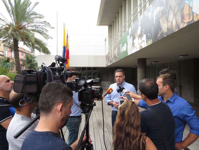Carlos Ester, portavoz del PP en el Cabildo, este martes en una rueda de prensa (Foto TA)