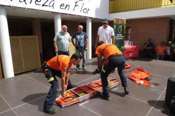 El Club de Leones entrega una camilla de rescate en montaña a Protección Civil de Valsequillo (Foto Acfi Press)