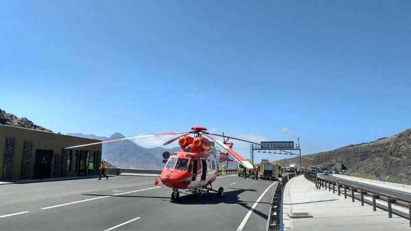 Imagen del helicóptero del GES en la carretera GC-2 (Foto TA)