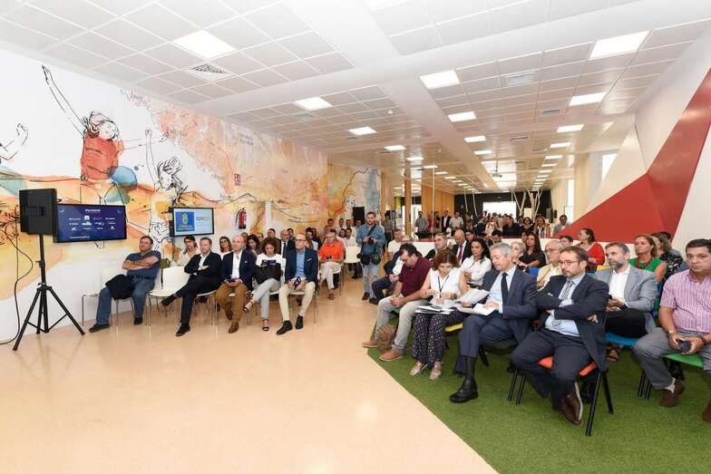 El consejero García Brink asegura que la revolución digital requiere de un cambio de actitud de las empresas (Foto TA)