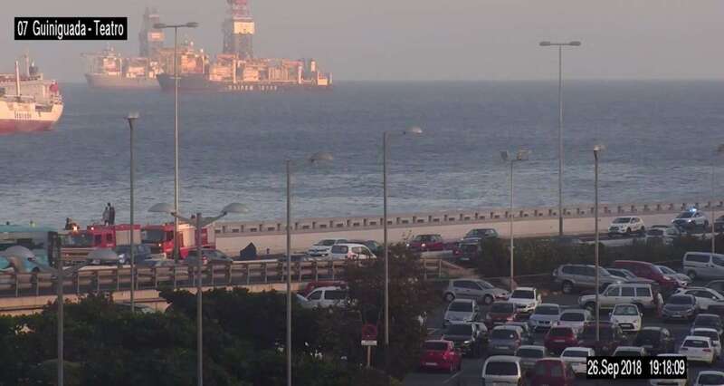 Bomberos y Policía Local en el lugar del siniestro (Foto TA)