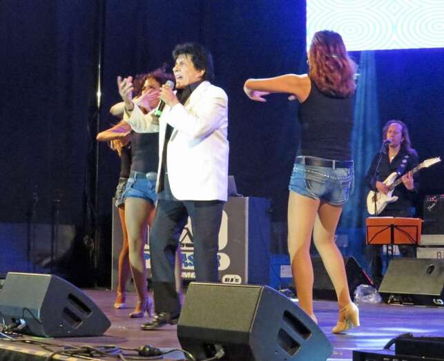 Momento de la actuación de anoche de Georgie Dann (Foto Acfi Press)