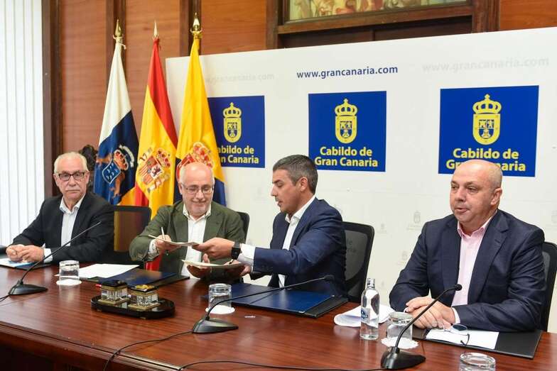 Imagen de la firma del convenio (Foto TA)