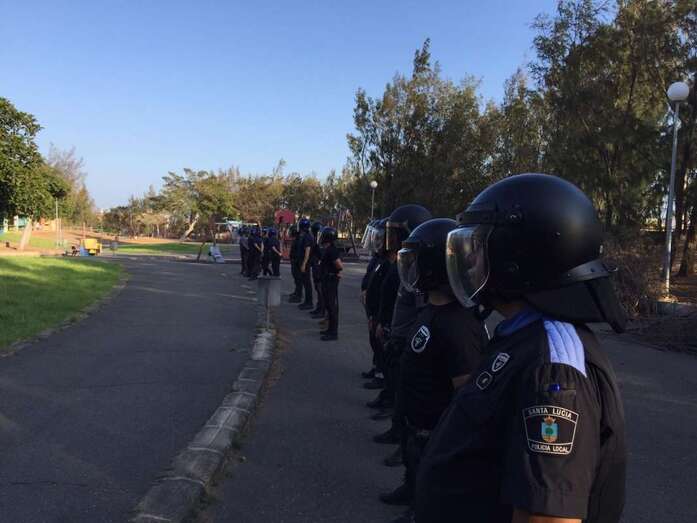 Policías durante pruebas prácticas (Foto TA)