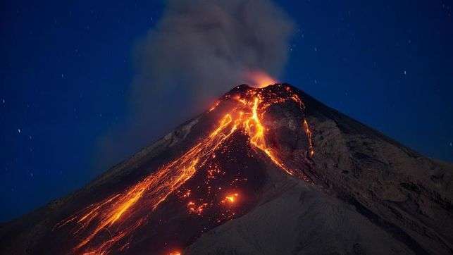 El Volcán de Fuego, en erupción (Foto Agencia Efe)